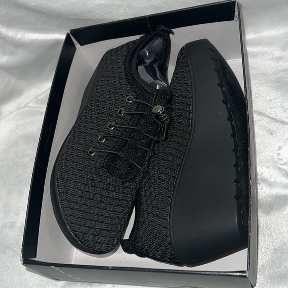 Brand New, Steven by Steve Madden, Size 7.5, Black Shoes - Picture 4 of 5